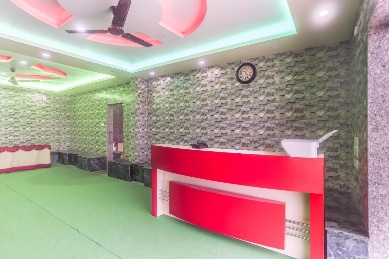 Oyo60771新普里酒店 外观 照片